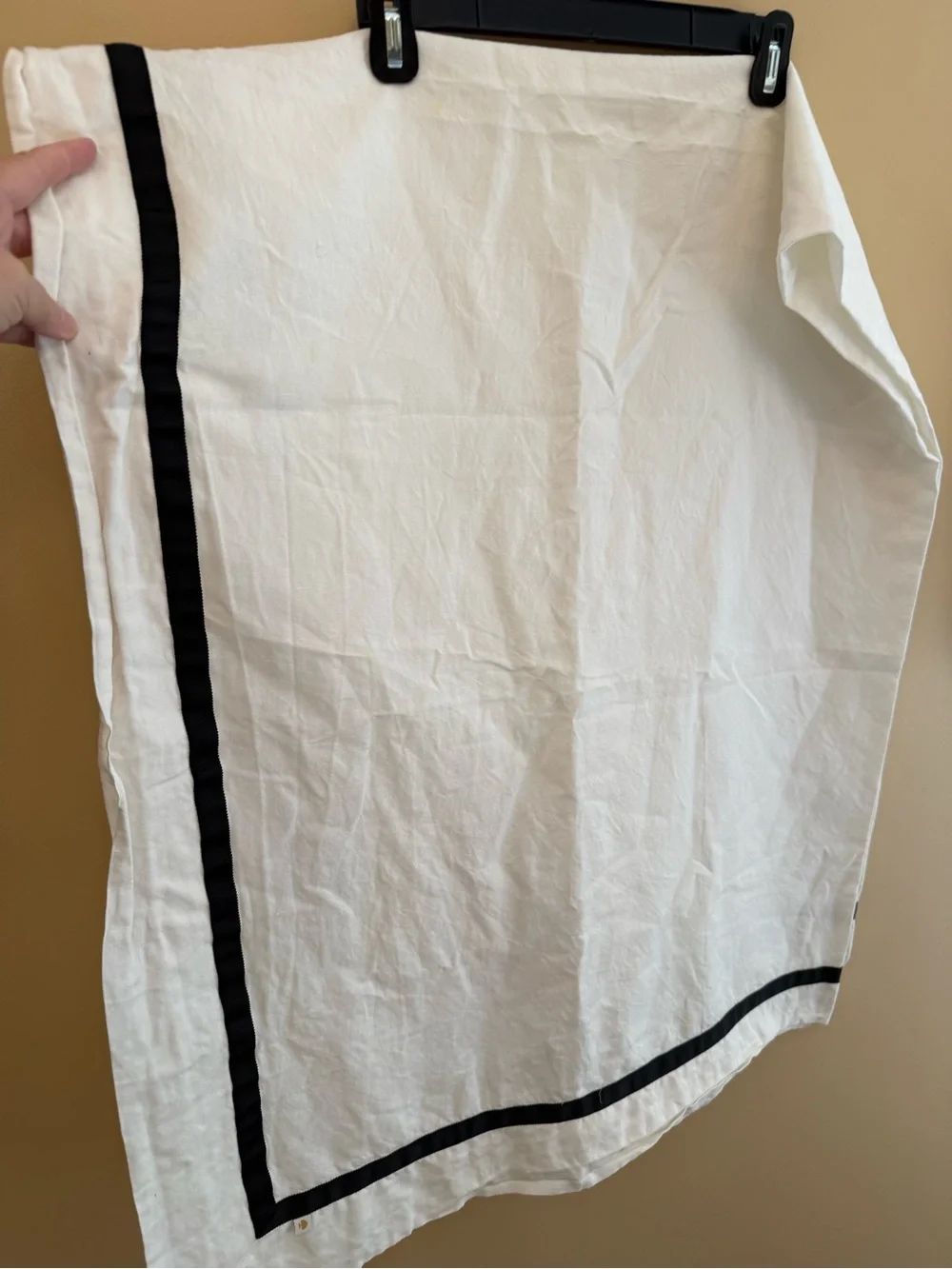 kate spade White and Black Trim table cloth 65 x 52